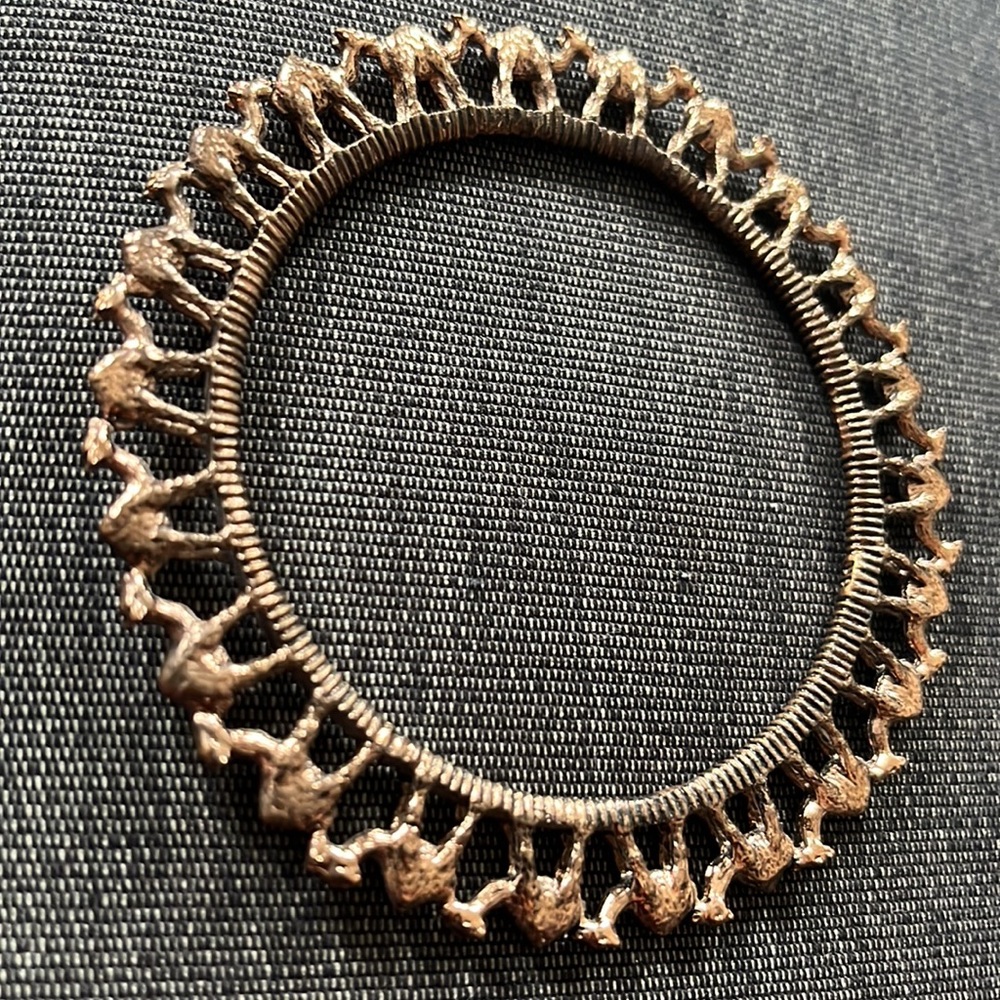 Traveling camel bangle